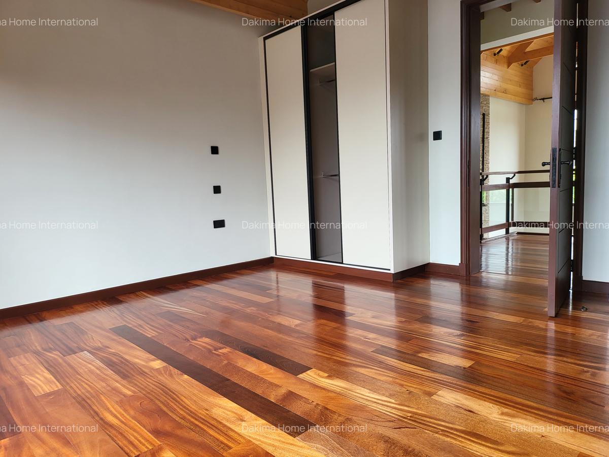 4 Bed House with En Suite in Runda - 16