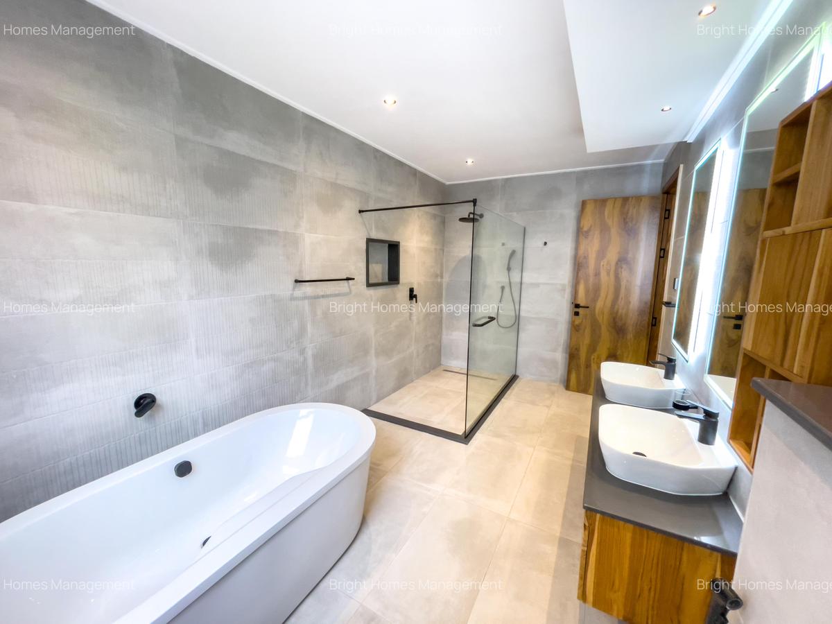 4 Bed Apartment with En Suite in Spring Valley - 17