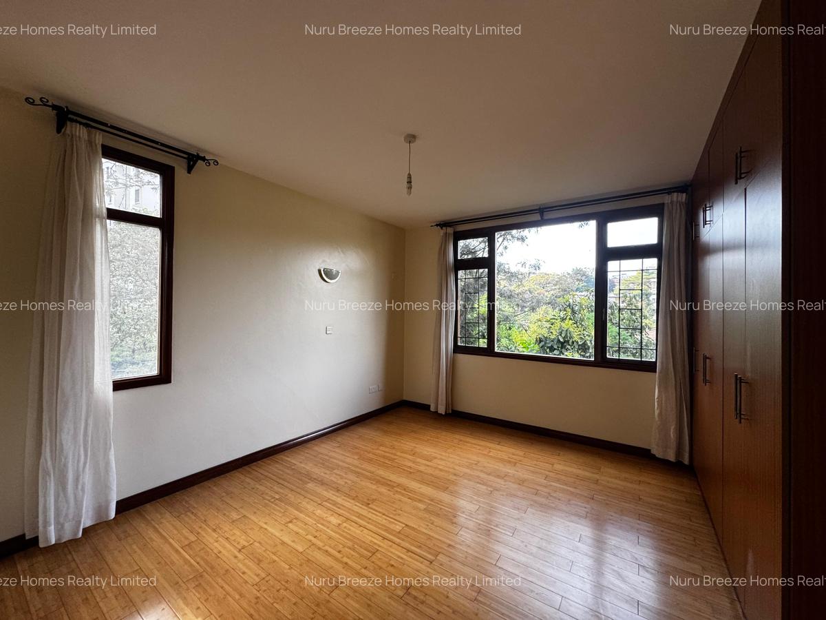 3 Bed Apartment with En Suite in Riverside - 19