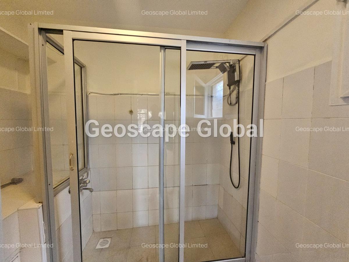 4 Bed House with En Suite in Runda - 11