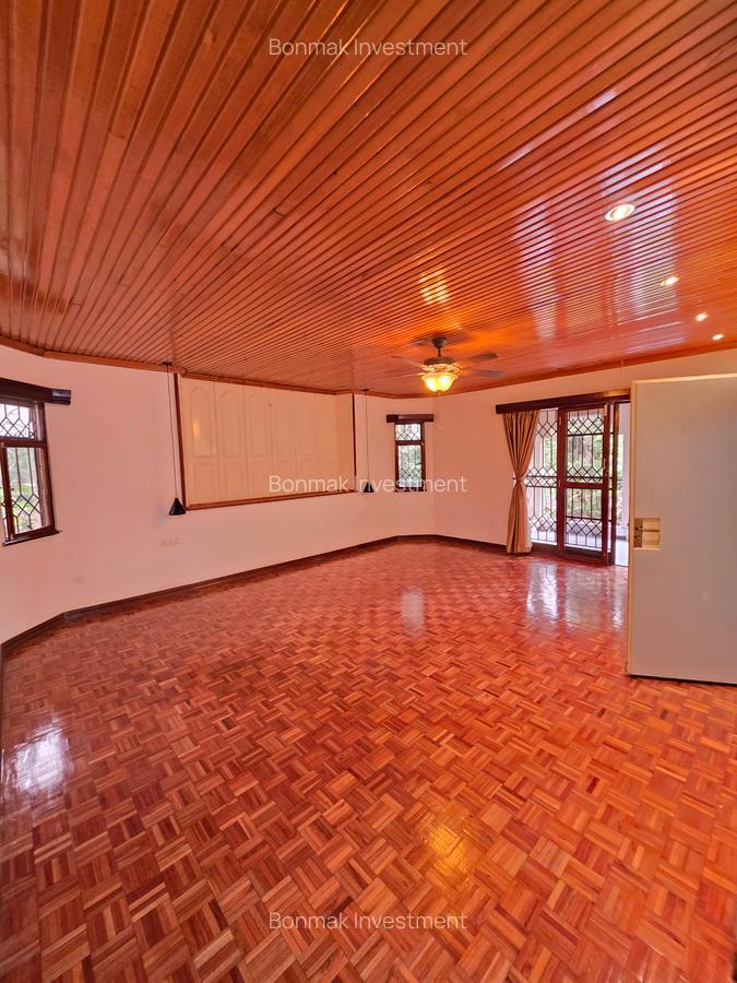 5 Bed House with En Suite at Old Runda - 11