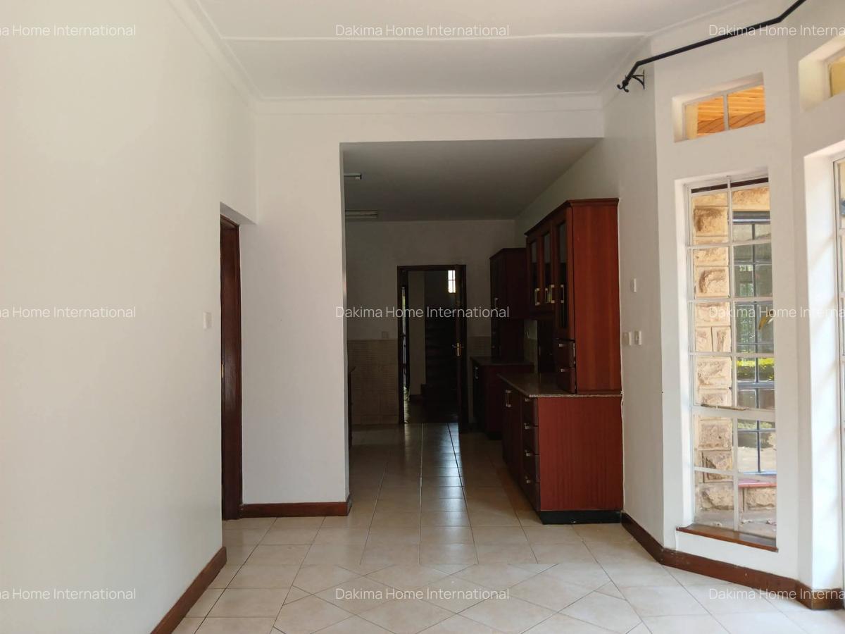 5 Bed Townhouse with En Suite in Rosslyn - 5