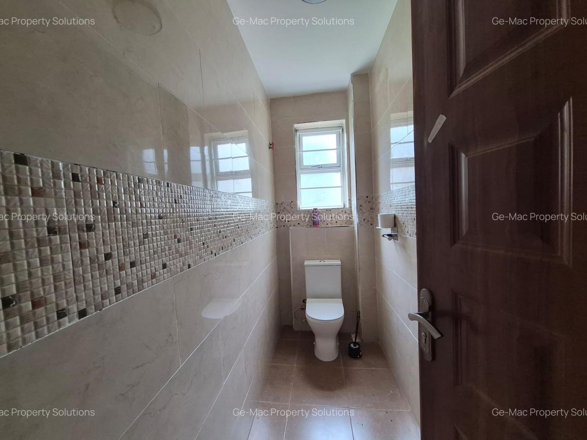 4 Bed House with En Suite in Thome - 15
