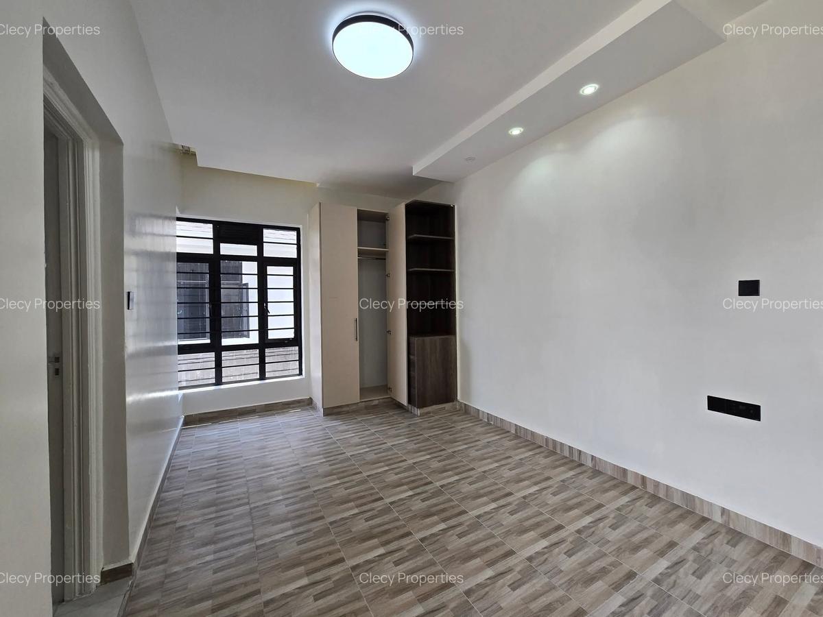 5 Bed House with En Suite at Membley - 13