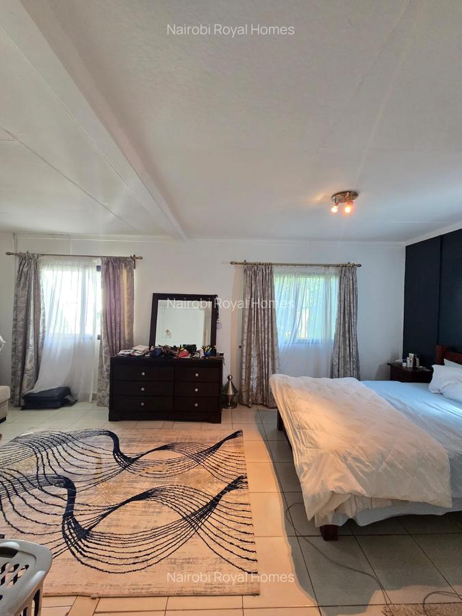 4 Bed House with En Suite at Loresho Road - 4