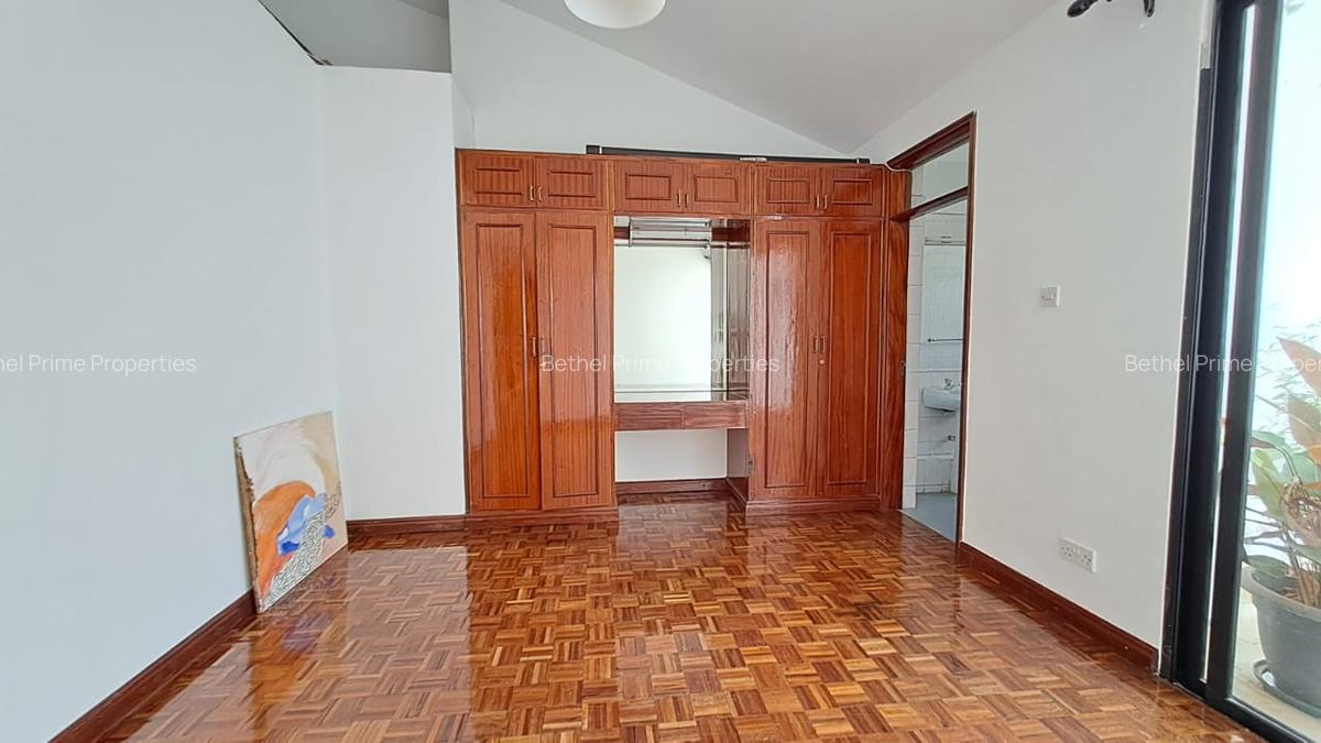 4 Bed Townhouse with En Suite in Spring Valley - 15