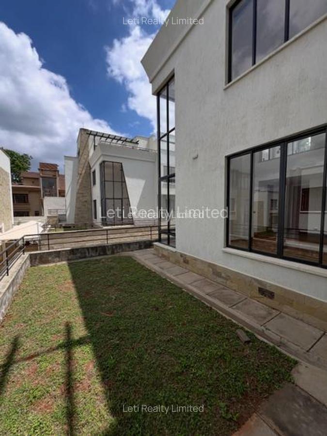 5 Bed Townhouse with En Suite in Lavington - 1