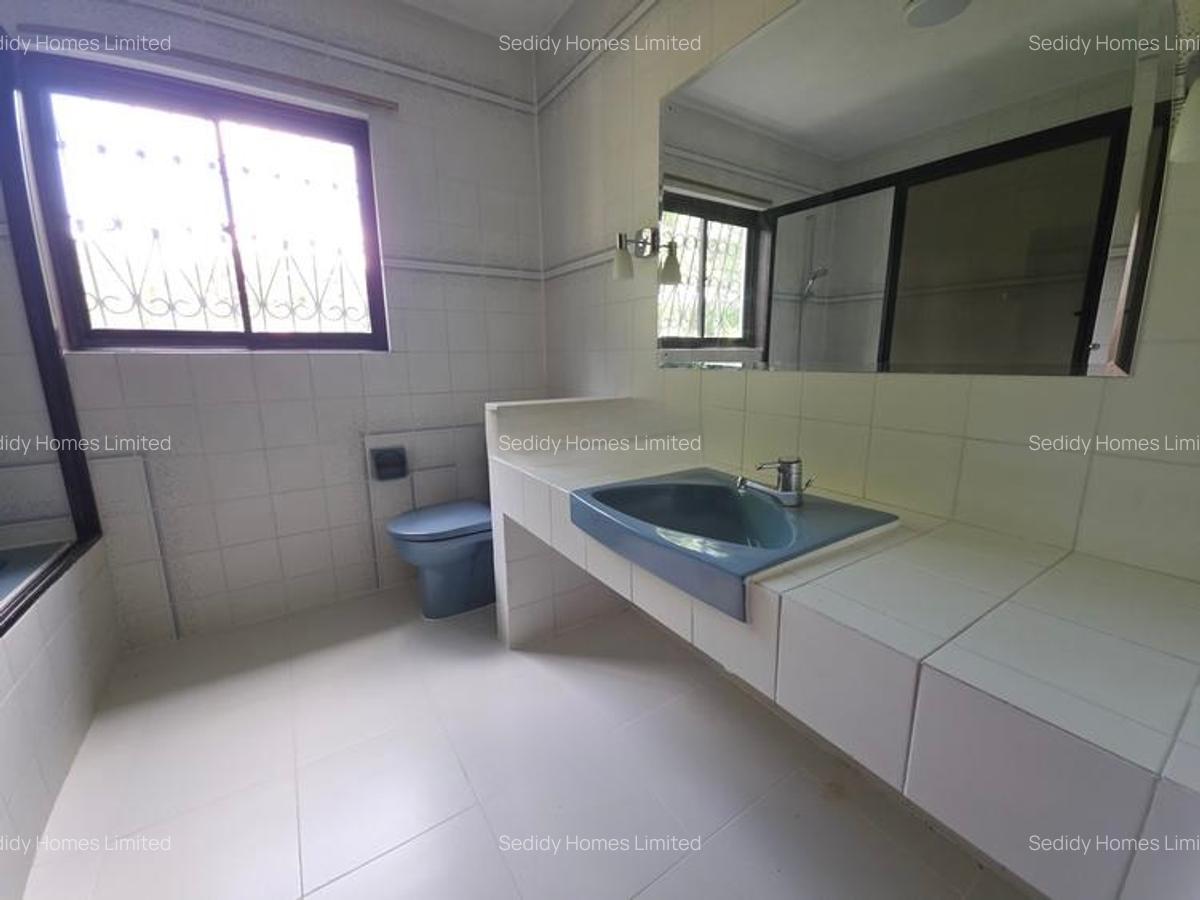 5 Bed House with En Suite in Muthaiga - 11