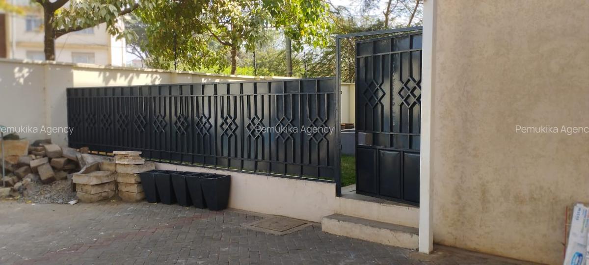 6 Bed Townhouse in Valley Arcade - 1