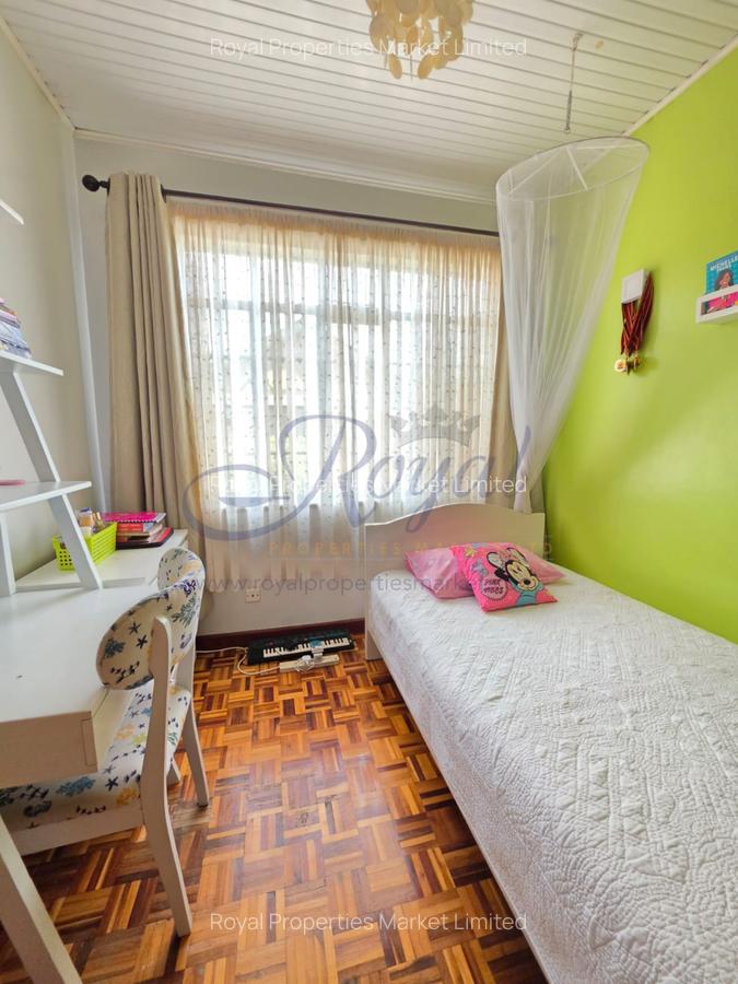 4 Bed House with En Suite in Lavington - 7