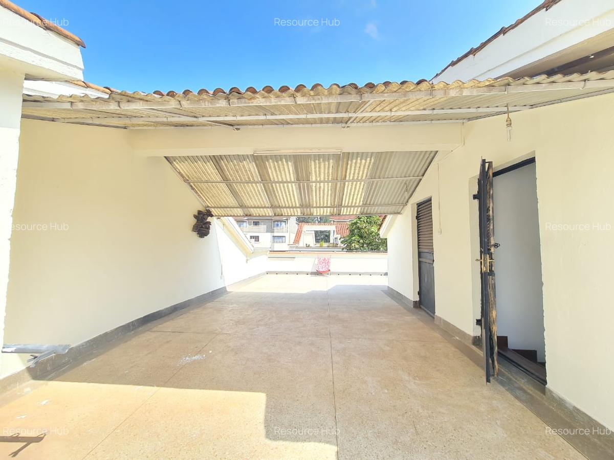4 Bed Townhouse with En Suite at Off Brook House Drive - 6