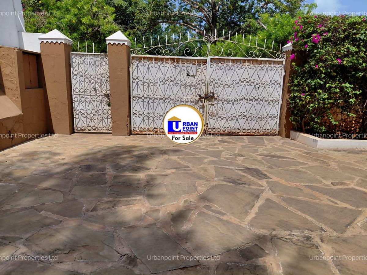 5 Bed Townhouse with En Suite in Malindi - 4