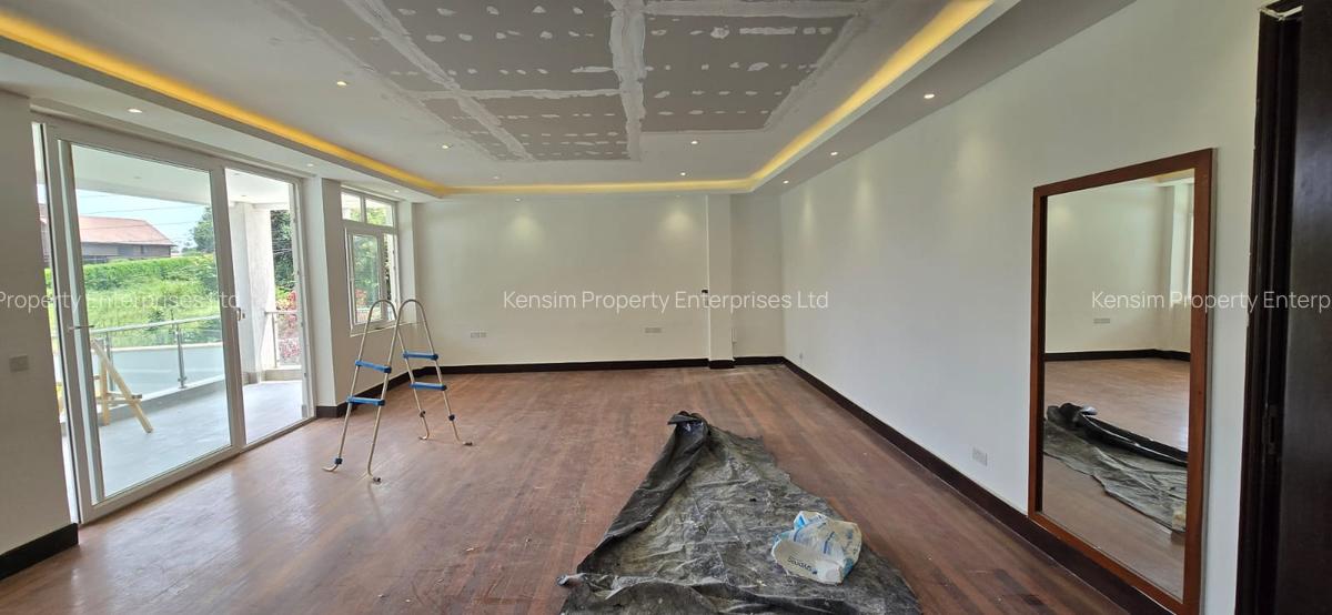 5 Bed House with En Suite in Runda - 9