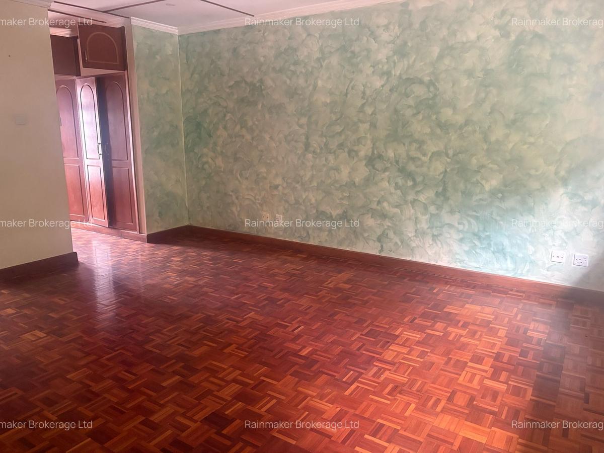 5 Bed House with En Suite at Brookside - 7