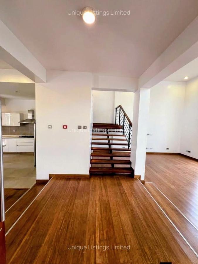 4 Bed Townhouse with En Suite in Lavington - 9