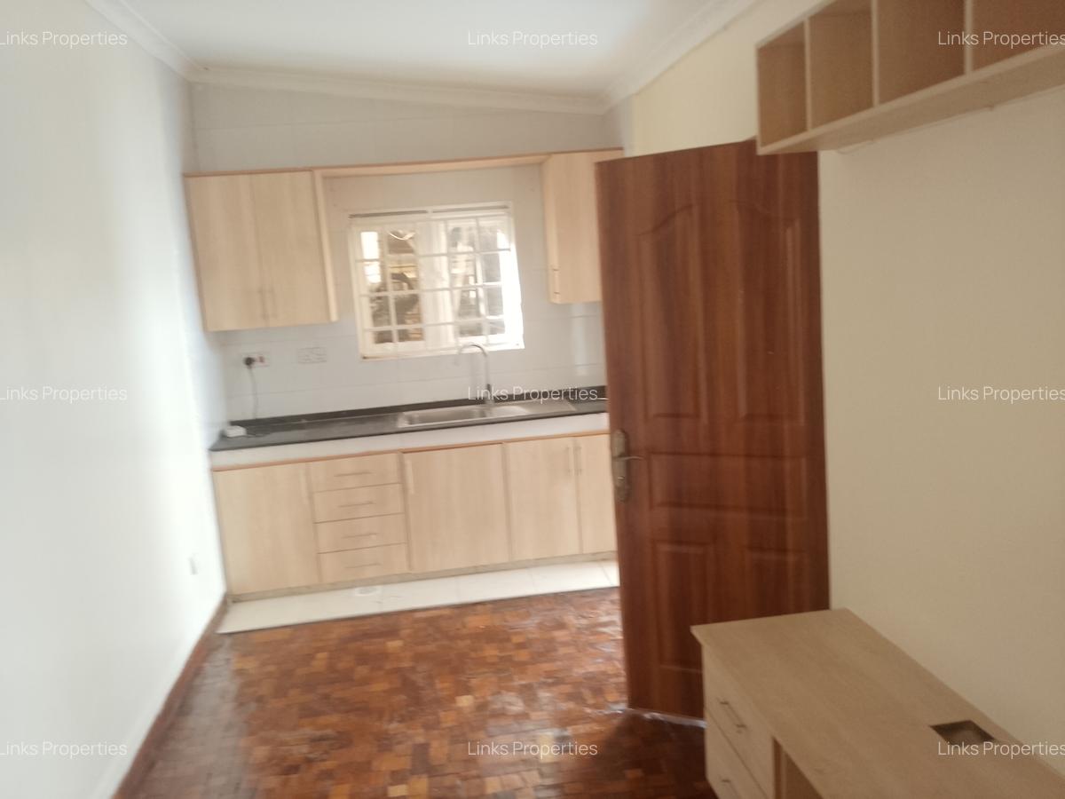 1 Bed House with En Suite at Karen - 3