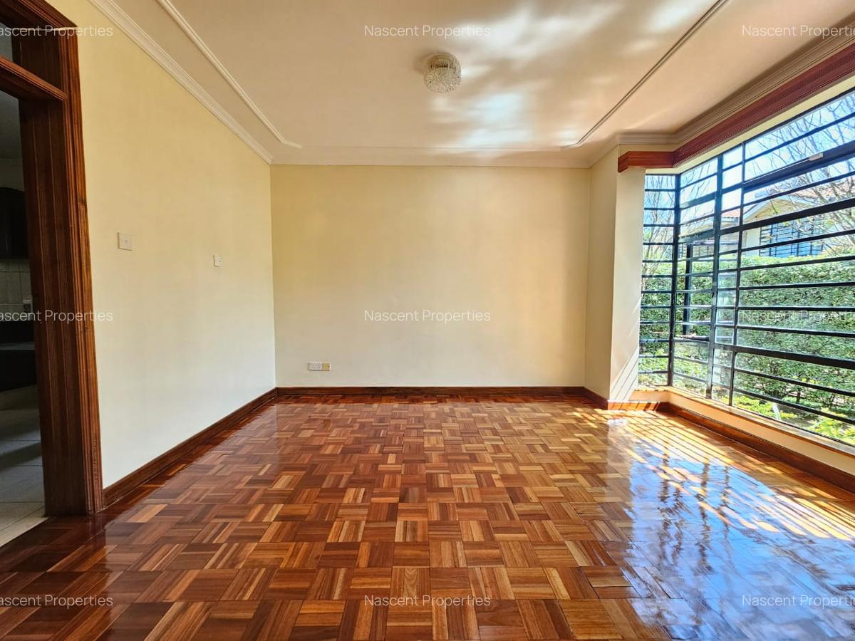 4 Bed House with En Suite in Rosslyn - 18