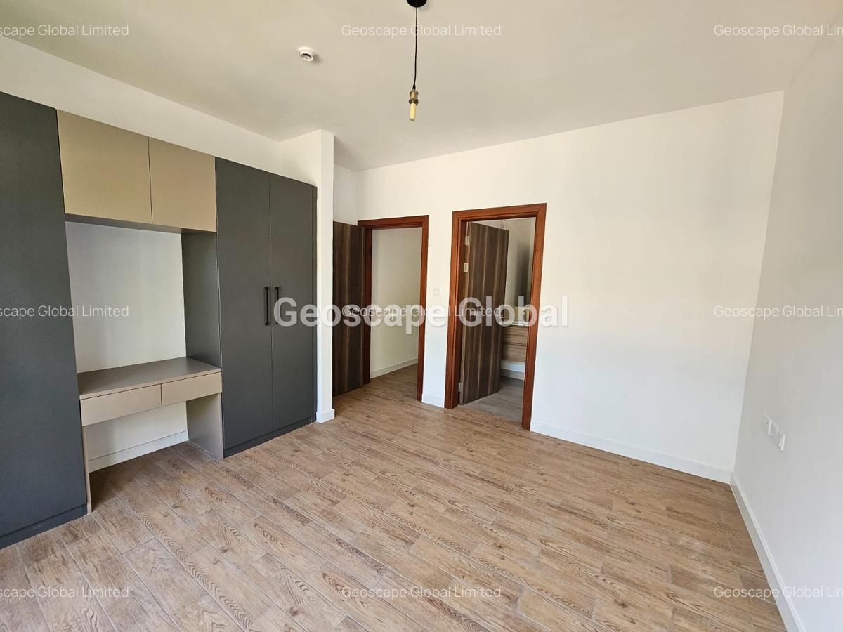 4 Bed Apartment with En Suite in Rosslyn - 9