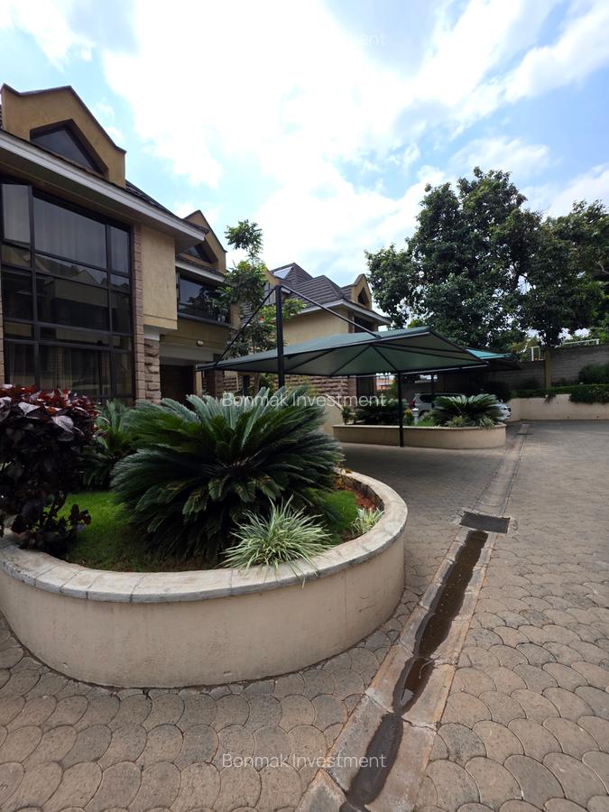 5 Bed Townhouse with En Suite at Lavington Green - 6