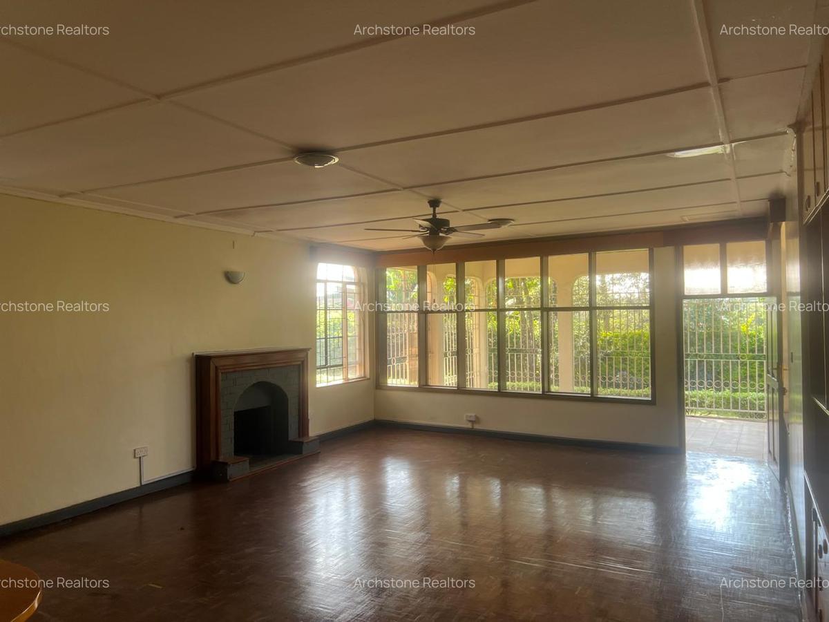 5 Bed House with En Suite in Runda - 2