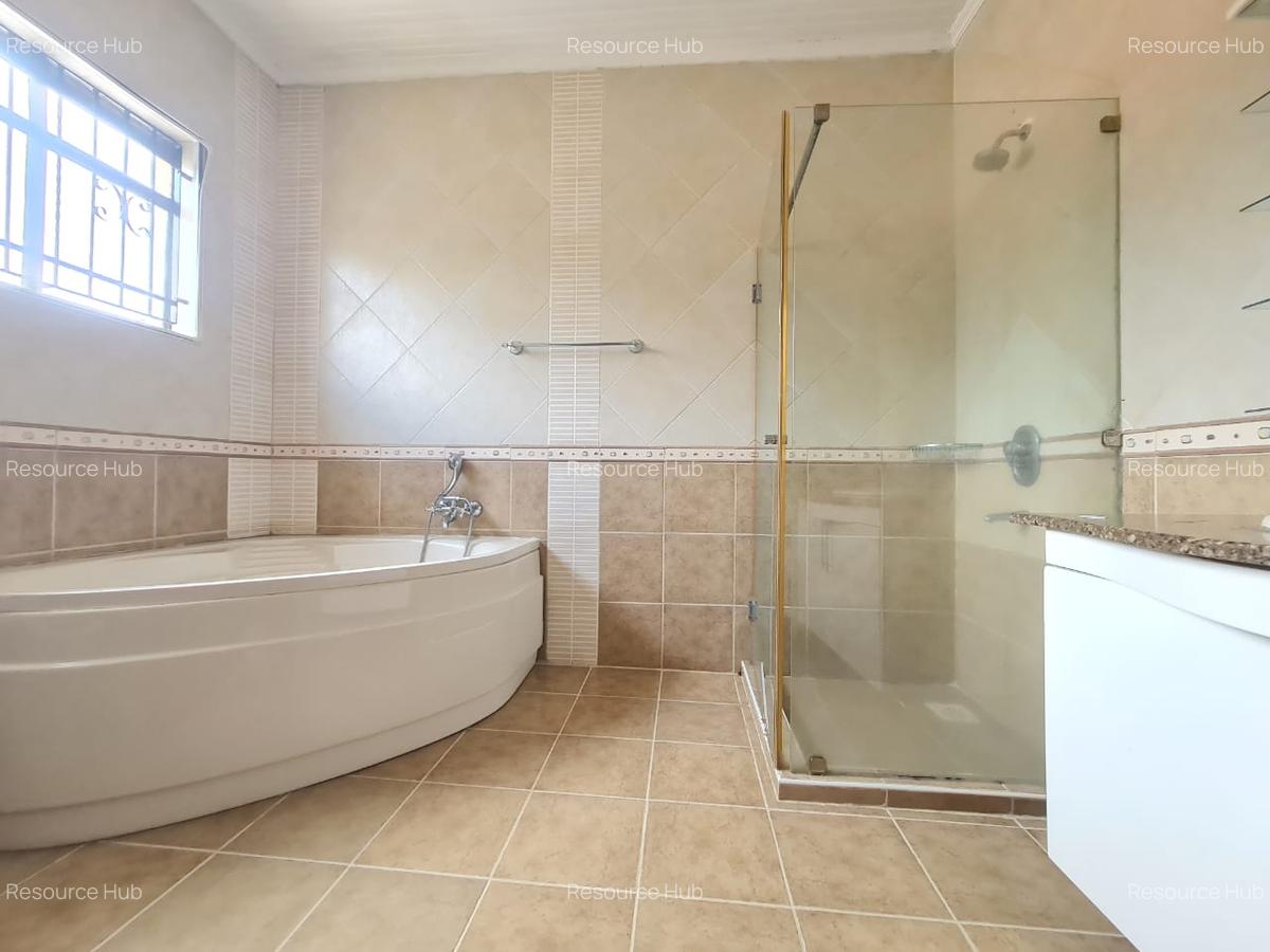 4 Bed Townhouse with En Suite at Off Brook House Drive - 14