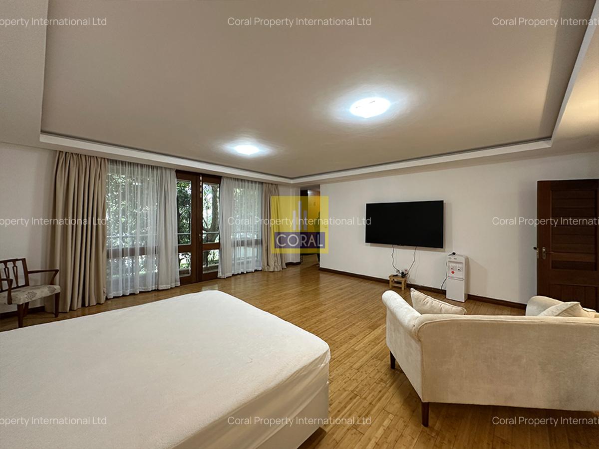 4 Bed Apartment in Riverside - 16