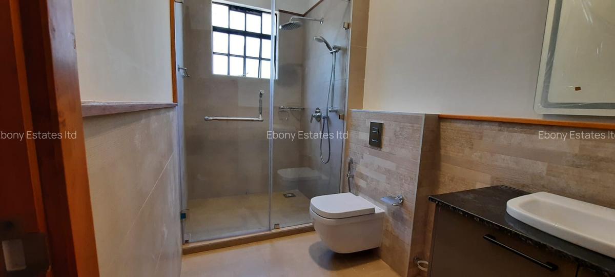5 Bed Townhouse with En Suite in Lavington - 12