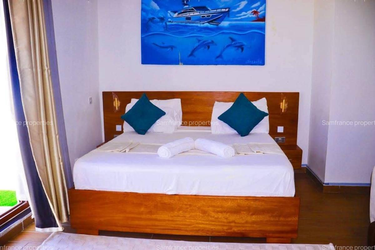 Serviced Studio Apartment with En Suite at Baobab Road - 5