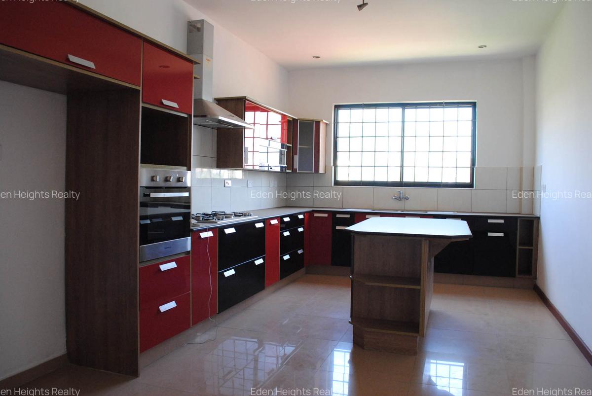 3 Bed Apartment with En Suite in Riverside - 5