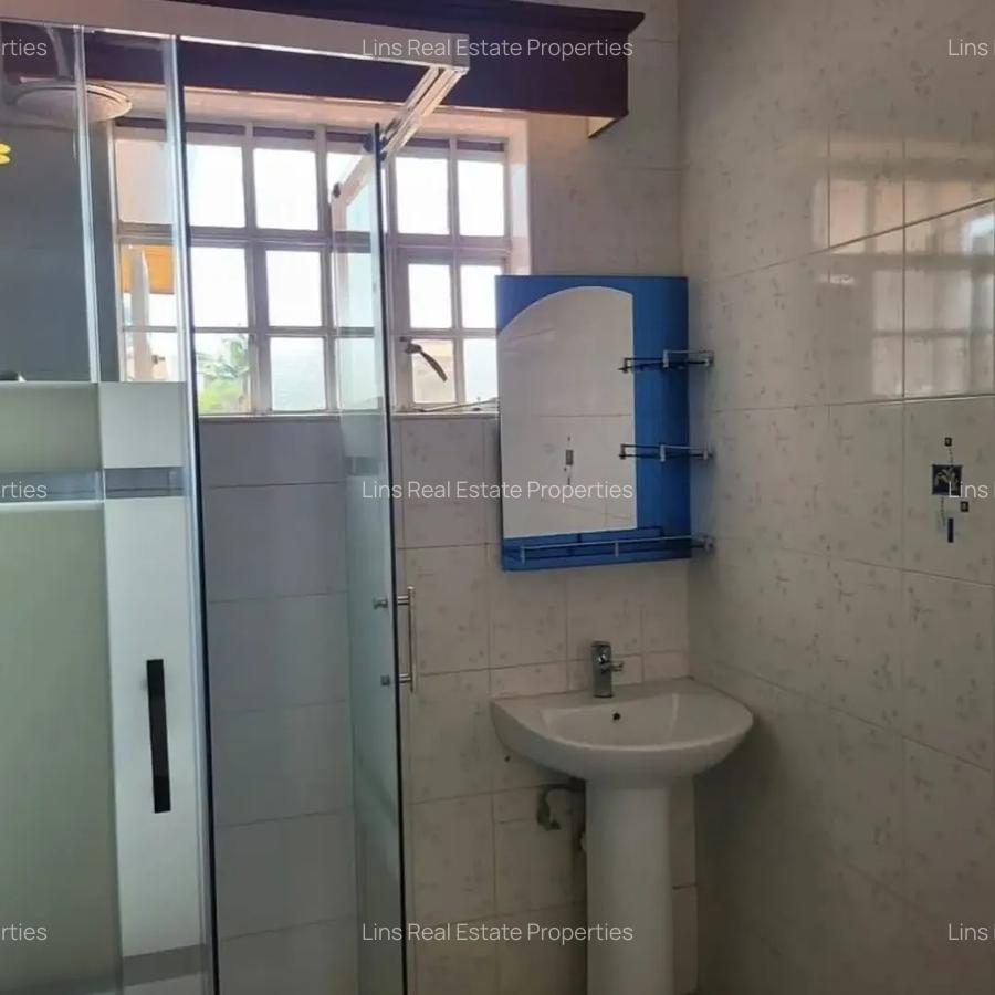 5 Bed House with En Suite in Runda - 15