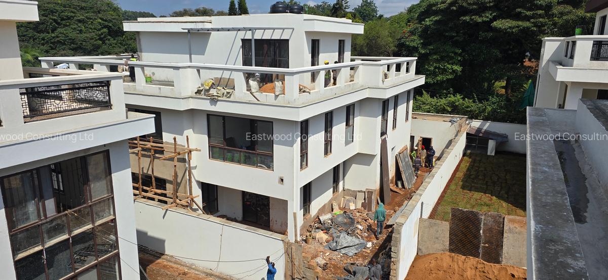 5 Bed Townhouse with En Suite in Kyuna - 2