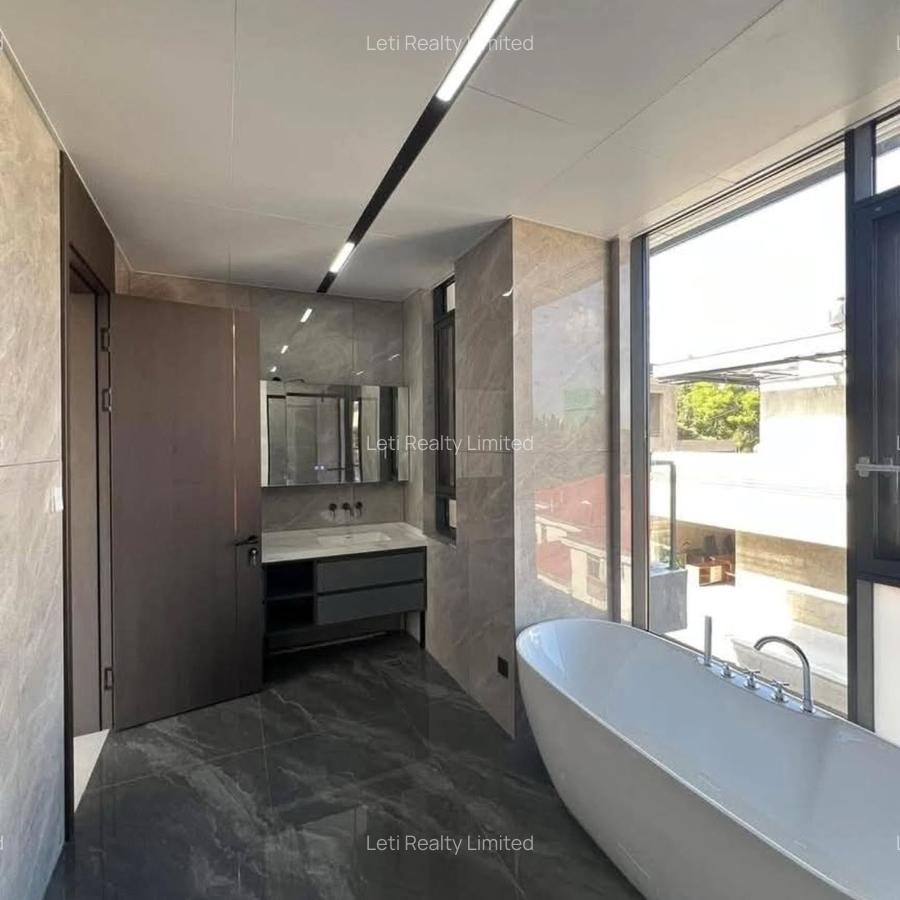 5 Bed Townhouse with En Suite in Lavington - 8