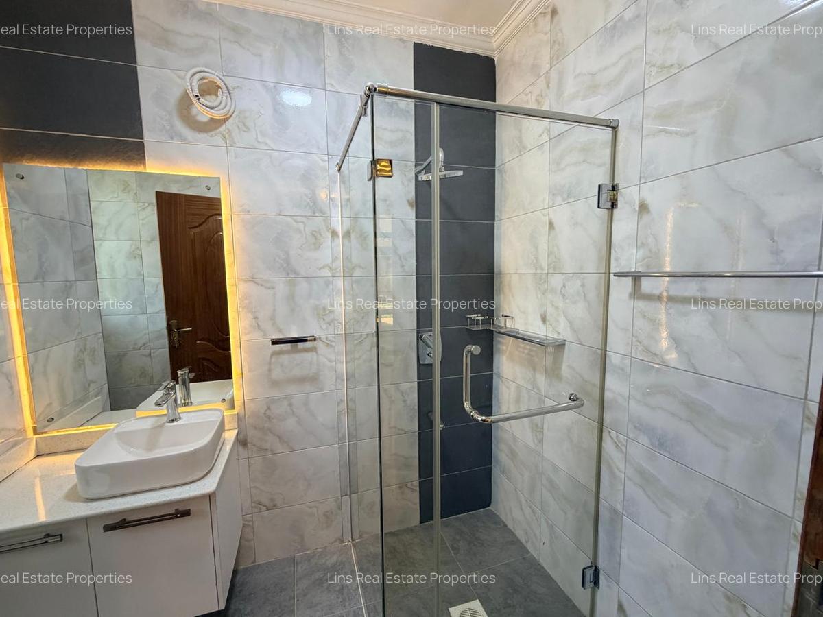10 Bed House with En Suite in Nyari - 16