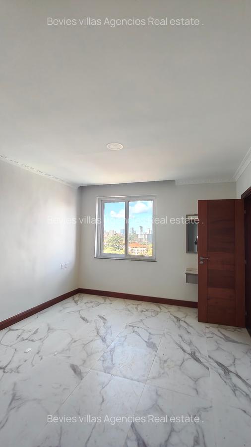3 Bed Apartment with En Suite at Parklands - 11
