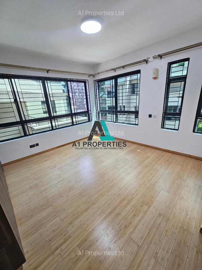 5 Bed Townhouse with En Suite in Lavington - 10