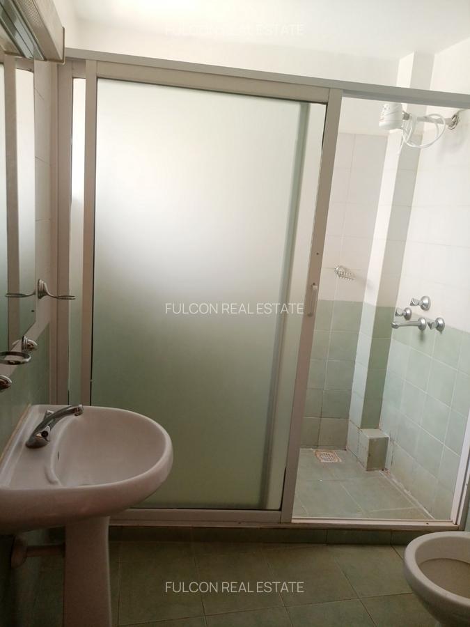 5 Bed Villa with En Suite in Lavington - 20