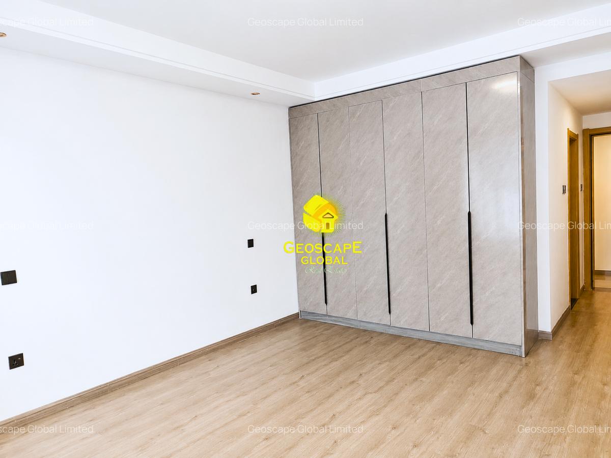3 Bed Apartment with En Suite in Riverside - 8