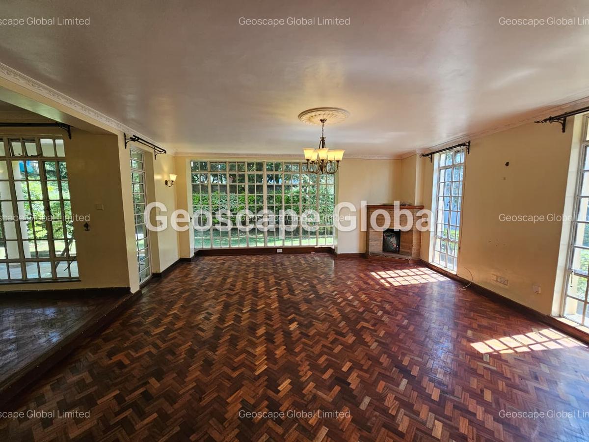 5 Bed House with En Suite in Rosslyn - 3