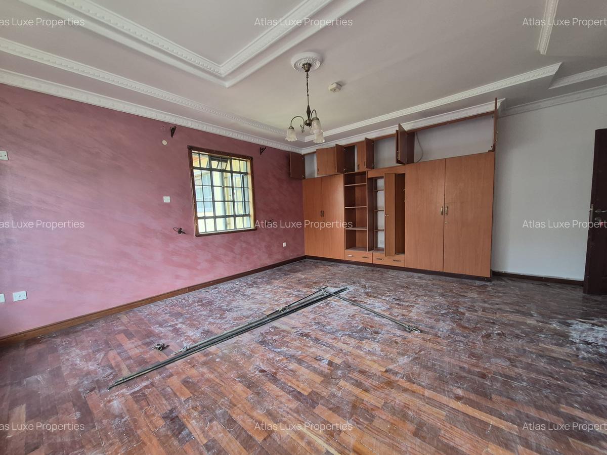 4 Bed House with En Suite at Old Runda - 5