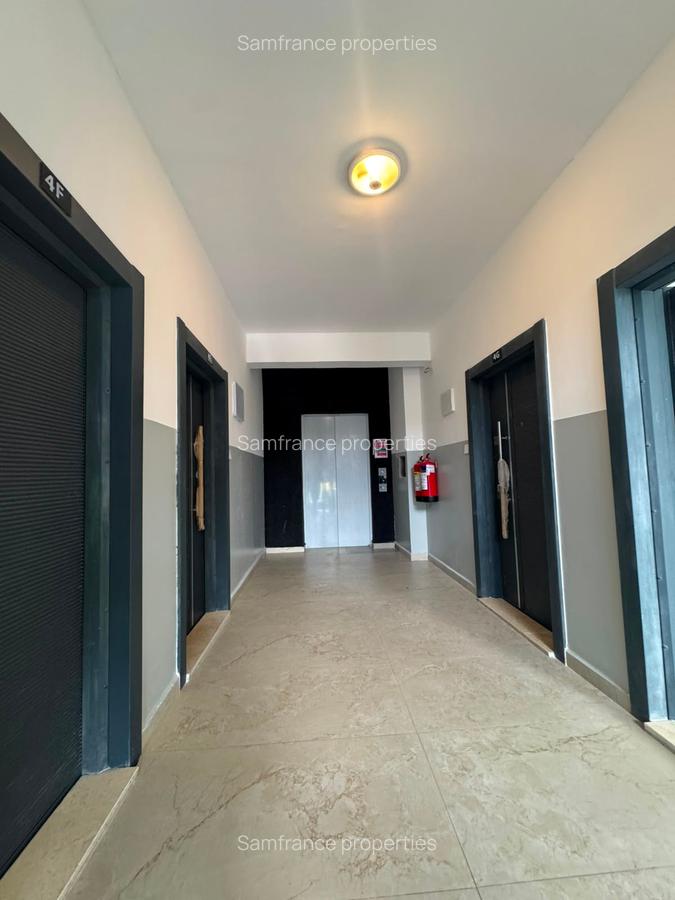 Serviced 2 Bed Apartment with En Suite at Links Road - 5
