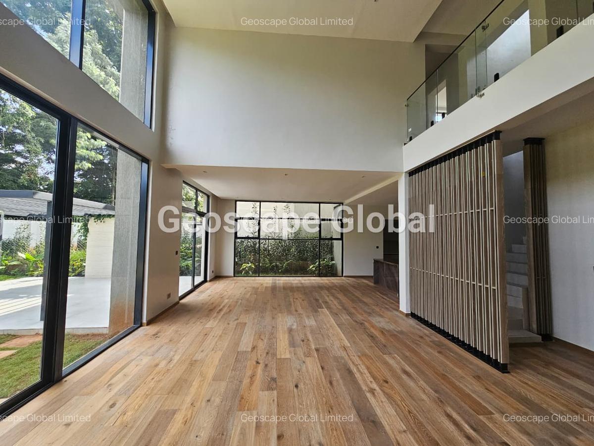 5 Bed House with En Suite in Runda - 10