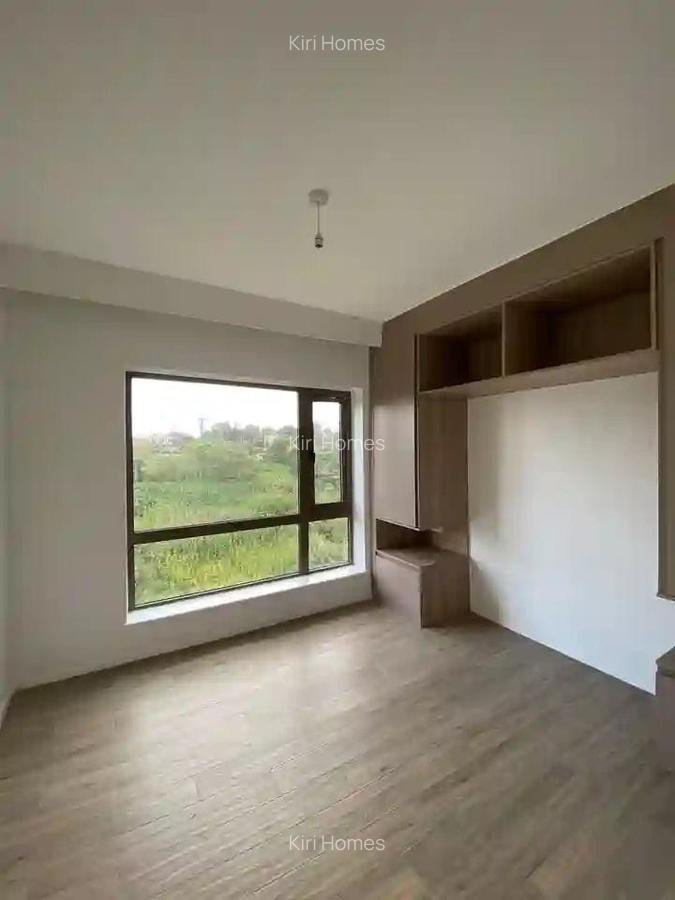 2 Bed Apartment with En Suite in Rosslyn - 3