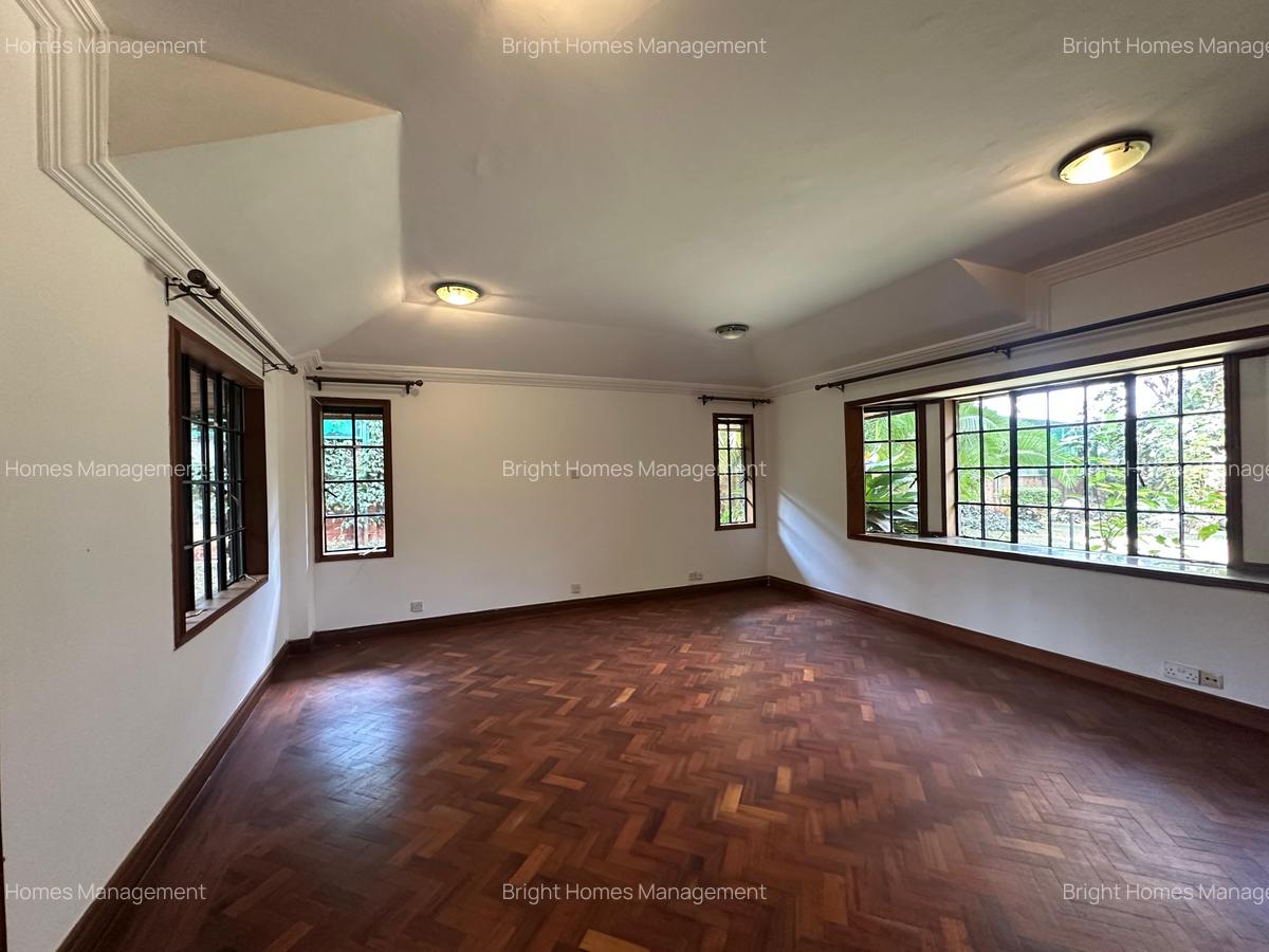 5 Bed House with En Suite in Runda - 9