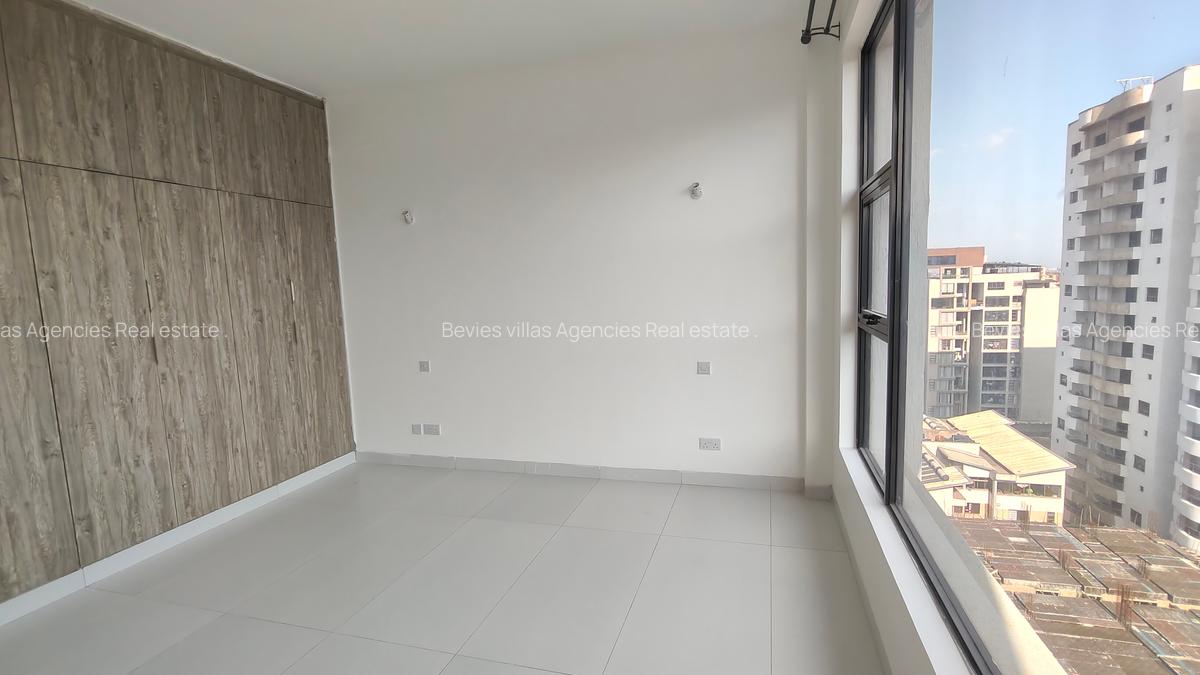 3 Bed Apartment with En Suite at Parklands - 6