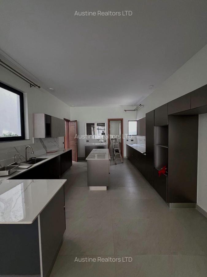 5 Bed Villa with En Suite in Lavington - 3
