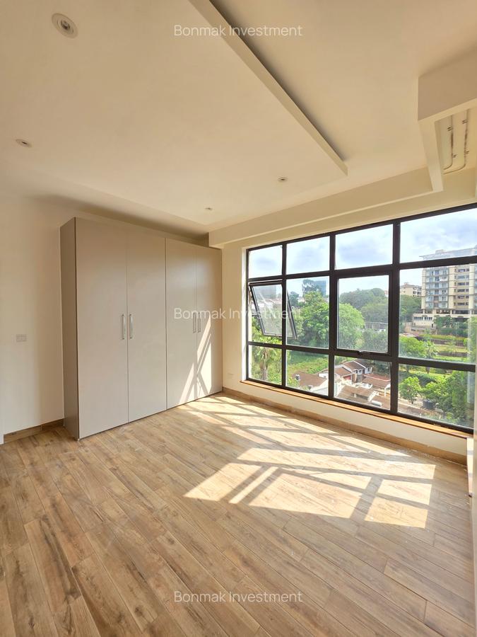 4 Bed Apartment with En Suite at Riverside Drive - 8