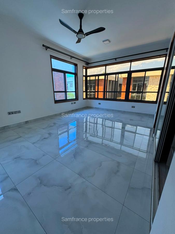 5 Bed Villa with En Suite at Moyne Drive - 6