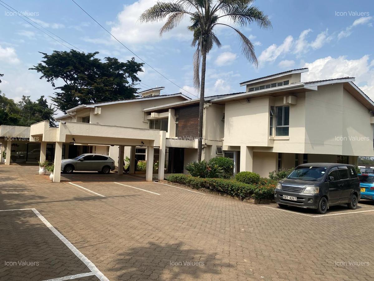 5,000 ft² Office with Service Charge Included at Kabarsiran Avenue - 1