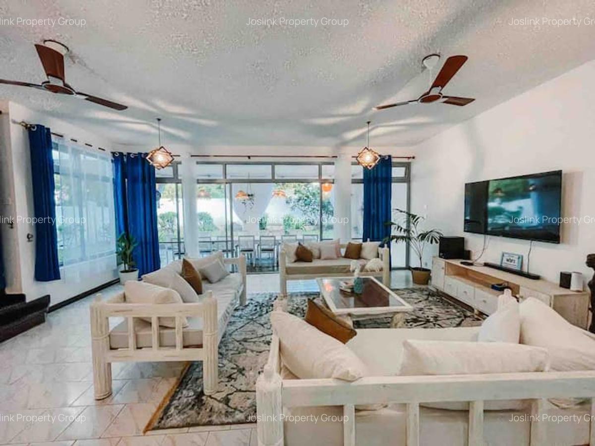 Furnished 5 Bed Apartment with En Suite at Greenwood Drive - 18