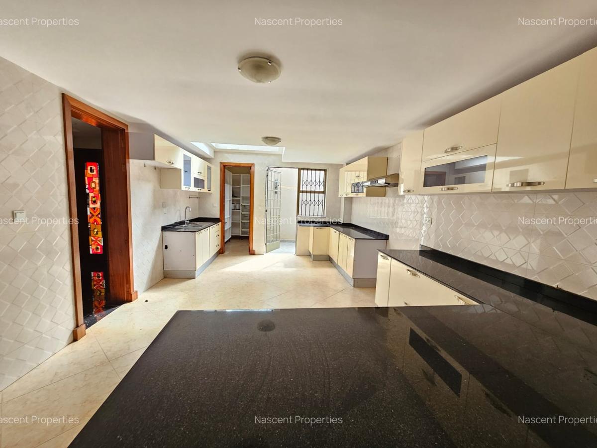 5 Bed Townhouse with En Suite in Lavington - 10
